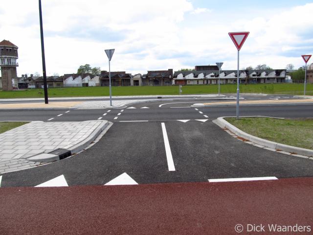 Fietsers-oversteek (Foto: Dick Waanders) Fietsers-oversteek (Foto: Dick Waanders)